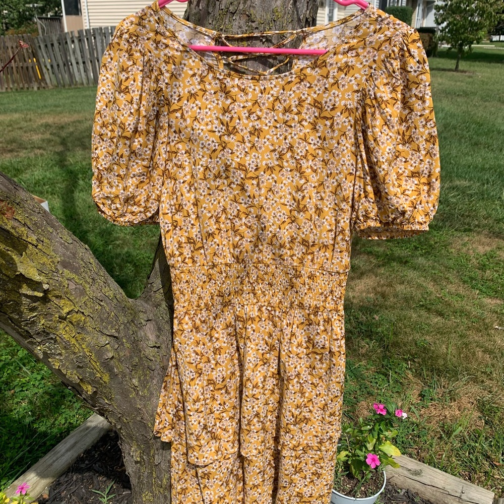 Shirt sleeve yellow dress